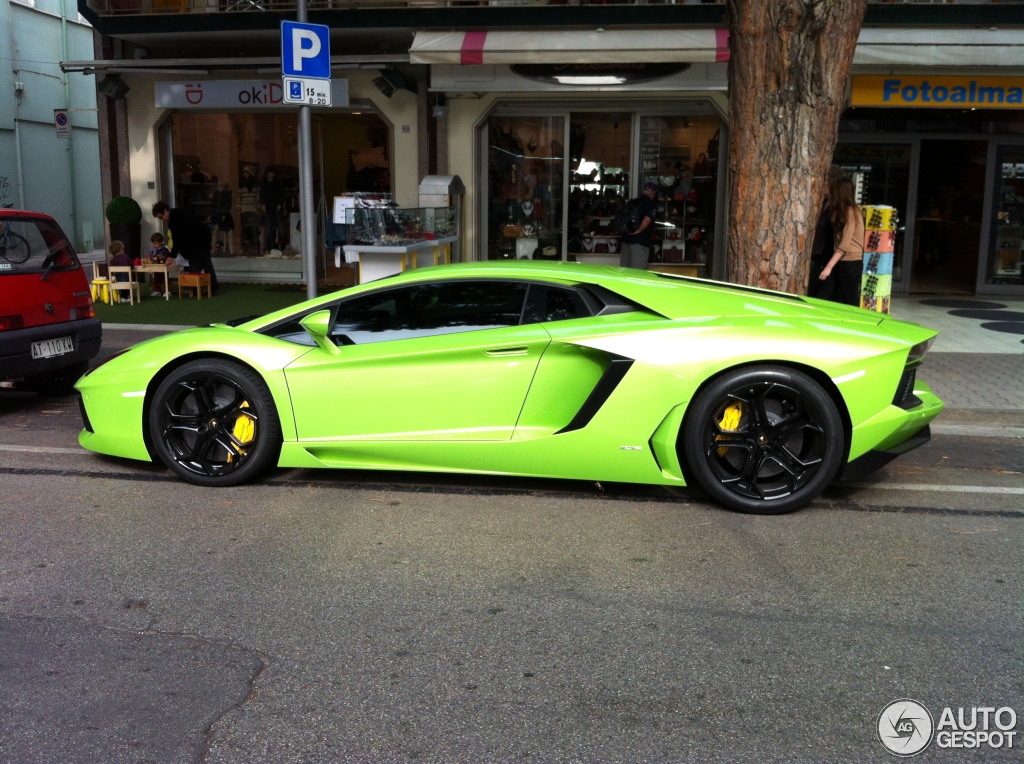 Alle kleuren van de regenboog: Lamborghini Aventador LP700-4