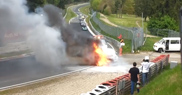 Video: Nissan GT-R in fiamme al Nürburgring