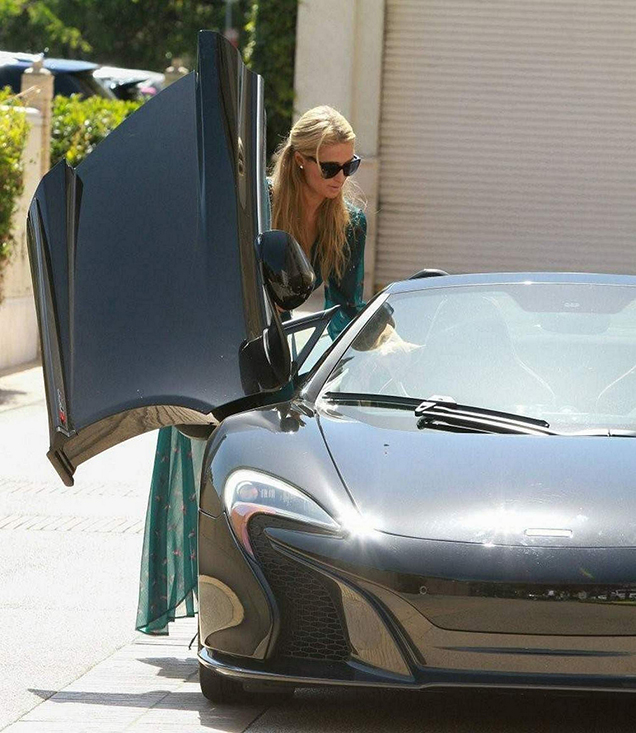 Paris Hilton heeft haar McLaren